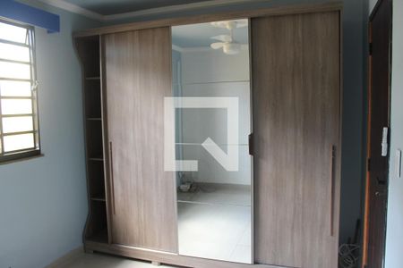 Quarto 1 - Armários de casa para alugar com 2 quartos, 80m² em Rocha, São Gonçalo