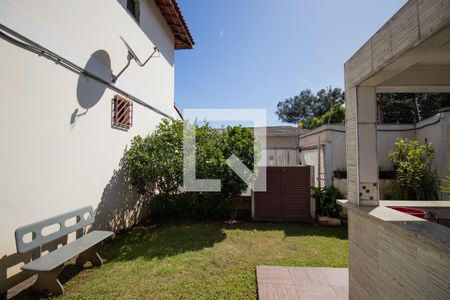 Casa à venda com 105m², 3 quartos e 2 vagas Casa à venda com 105m², 3 quartos e 2 vagasÁrea Comum - Churrasqueira