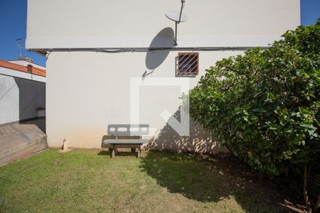 Casa à venda com 105m², 3 quartos e 2 vagas Casa à venda com 105m², 3 quartos e 2 vagasÁrea Comum - Churrasqueira