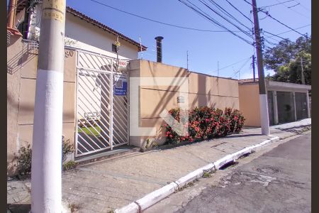 Casa à venda com 105m², 3 quartos e 2 vagas Casa à venda com 105m², 3 quartos e 2 vagasFachada