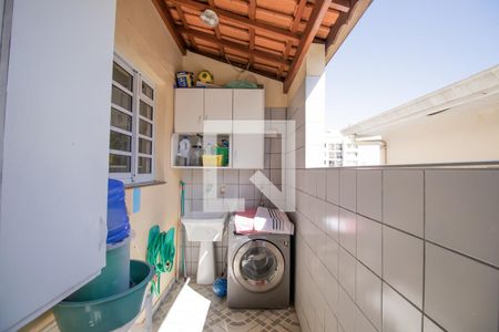 Casa à venda com 105m², 3 quartos e 2 vagas Casa à venda com 105m², 3 quartos e 2 vagasÁrea de Serviço