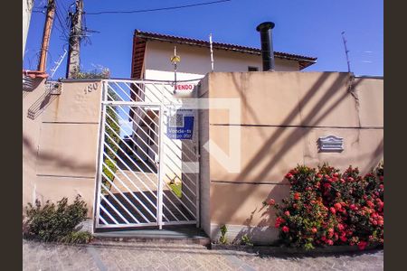 Casa à venda com 105m², 3 quartos e 2 vagas Casa à venda com 105m², 3 quartos e 2 vagasFachada