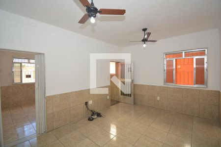 Sala de casa para alugar com 2 quartos, 110m² em Bento Ribeiro, Rio de Janeiro