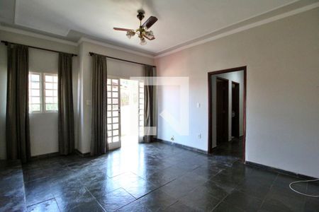 Sala de estar de casa à venda com 4 quartos, 145m² em Jardim Guarani, Campinas