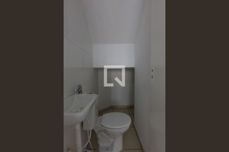 Lavabo de casa de condomínio para alugar com 2 quartos, 92m² em Jardim Maria Rosa, Taboão da Serra