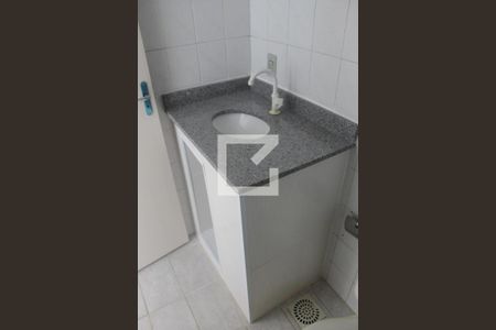 Banheiro de apartamento para alugar com 2 quartos, 57m² em Mutondo, São Gonçalo