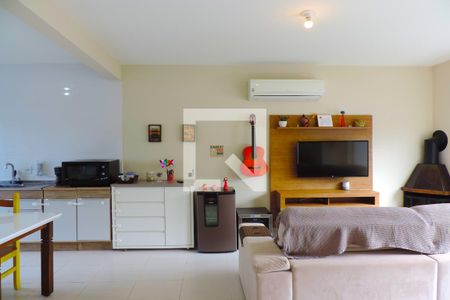 Sala de casa para alugar com 2 quartos, 88m² em Campeche, Florianópolis