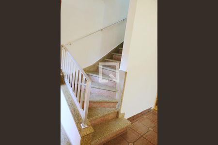 Escada de casa para alugar com 3 quartos, 270m² em Vila Gomes Cardim, São Paulo