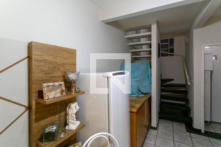 Sala de casa de condomínio à venda com 2 quartos, 77m² em Piratininga, Belo Horizonte