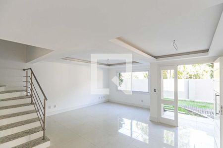 Sala de casa de condomínio à venda com 3 quartos, 227m² em Tristeza, Porto Alegre