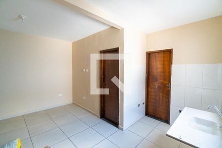 Sala/Cozinha de casa para alugar com 1 quarto, 40m² em Vila Liviero, São Paulo