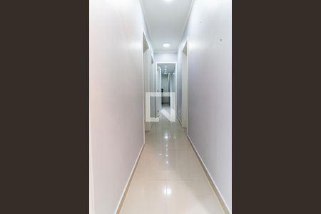 Corredor de apartamento para alugar com 3 quartos, 74m² em Vila Castelo, São Paulo