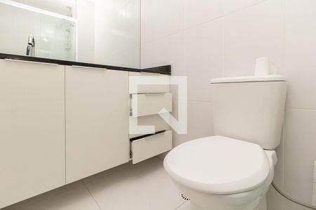 Banheiro de kitnet/studio à venda com 1 quarto, 30m² em Pinheiros, São Paulo