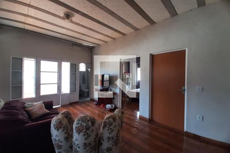 Sala 2 de casa à venda com 6 quartos, 160m² em Santa Terezinha, Belo Horizonte