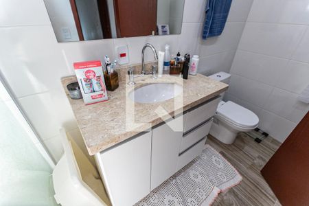 Banheiro de casa à venda com 2 quartos, 120m² em Camaquã, Porto Alegre