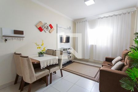 Sala de apartamento para alugar com 2 quartos, 60m² em Jardim Holanda, Uberlândia