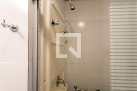Banheiro de apartamento à venda com 1 quarto, 27m² em Serra, Belo Horizonte