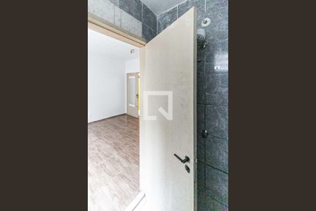 Banheiro de kitnet/studio para alugar com 1 quarto, 28m² em Centro Histórico, Porto Alegre