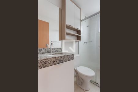 Banheiro de apartamento à venda com 2 quartos, 48m² em Humaitá, Porto Alegre