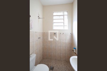 Banheiro social  de kitnet/studio para alugar com 1 quarto, 20m² em Renascença, Belo Horizonte