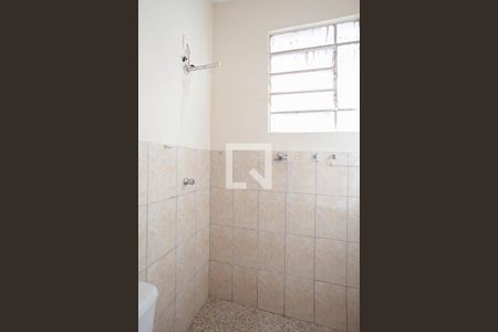 Banheiro social  de kitnet/studio para alugar com 1 quarto, 20m² em Renascença, Belo Horizonte