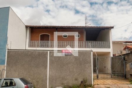 Casa para alugar com 480m², 4 quartos e 8 vagas Casa para alugar com 480m², 4 quartos e 8 vagasFachada