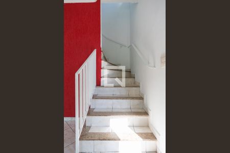Escadas de casa para alugar com 3 quartos, 165m² em Vila Pereira Cerca, São Paulo
