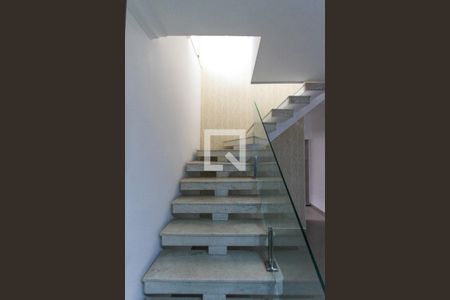 Escada de casa para alugar com 3 quartos, 220m² em Jardim Vila Formosa, São Paulo