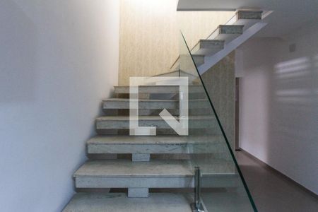 Escada de casa à venda com 3 quartos, 220m² em Jardim Vila Formosa, São Paulo