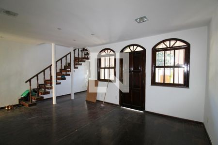 Sala 1 de casa à venda com 4 quartos, 380m² em Del Castilho, Rio de Janeiro