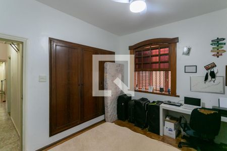 Quarto 1 de casa à venda com 3 quartos, 300m² em Sagrada Família, Belo Horizonte