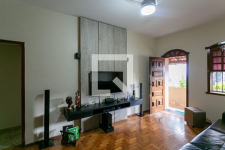 Sala de casa à venda com 3 quartos, 300m² em Sagrada Família, Belo Horizonte