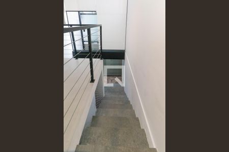 Escada de casa para alugar com 1 quarto, 45m² em Paraíso, São Paulo