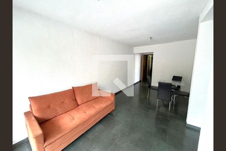 Sala de apartamento para alugar com 2 quartos, 70m² em Jardim Sulacap, Rio de Janeiro