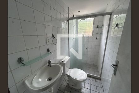 Banheiro de apartamento para alugar com 2 quartos, 70m² em Jardim Sulacap, Rio de Janeiro