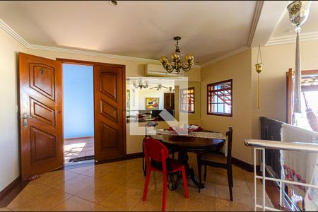 Sala de casa à venda com 3 quartos, 320m² em Santa Rosa, Niterói