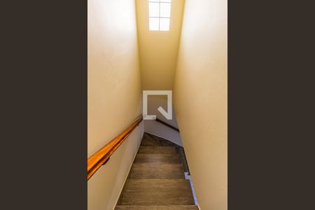 Escada Dormitórios de casa à venda com 2 quartos, 150m² em Vila Marina, Santo André