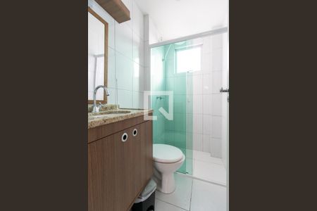 Banheiro Social de apartamento para alugar com 1 quarto, 48m² em Novo Mundo, Curitiba