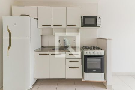 Sala / Cozinha de kitnet/studio para alugar com 1 quarto, 32m² em Ferreira, São Paulo