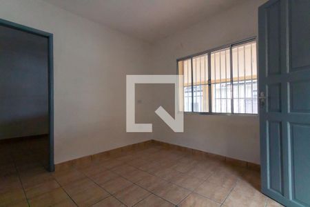 Sala de casa para alugar com 2 quartos, 120m² em Jardim Luanda, São Paulo