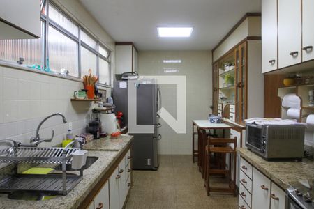 Casa à venda com 286m², 3 quartos e 2 vagas Casa à venda com 286m², 3 quartos e 2 vagasCozinha