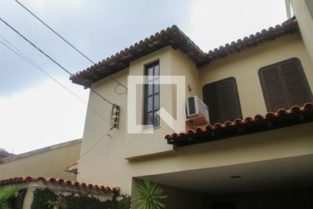 Casa à venda com 286m², 3 quartos e 2 vagas Casa à venda com 286m², 3 quartos e 2 vagasFachada da casa