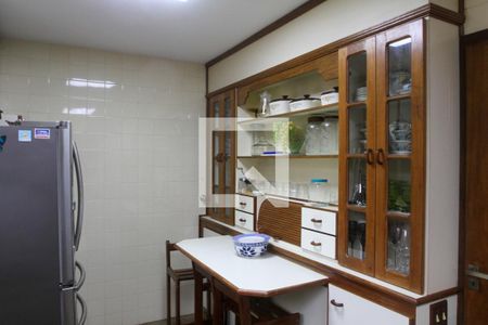 Casa à venda com 286m², 3 quartos e 2 vagas Casa à venda com 286m², 3 quartos e 2 vagasCozinha