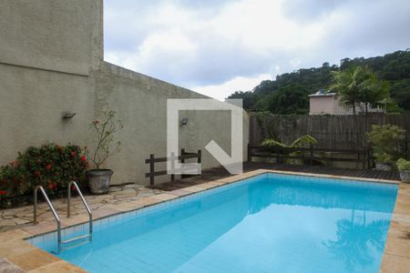 Casa à venda com 286m², 3 quartos e 2 vagas Casa à venda com 286m², 3 quartos e 2 vagasPiscina