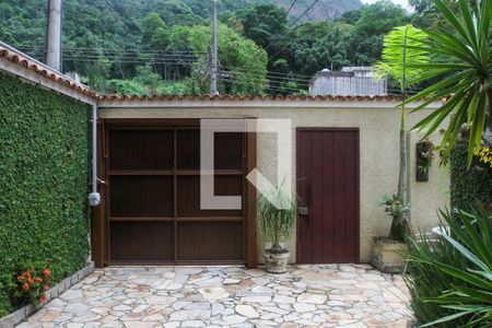 Casa à venda com 286m², 3 quartos e 2 vagas Casa à venda com 286m², 3 quartos e 2 vagasGaragem