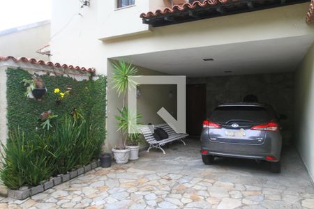 Casa à venda com 286m², 3 quartos e 2 vagas Casa à venda com 286m², 3 quartos e 2 vagasGaragem