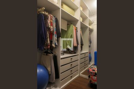 Casa à venda com 286m², 3 quartos e 2 vagas Casa à venda com 286m², 3 quartos e 2 vagasCloset do Quarto 3 - Suíte