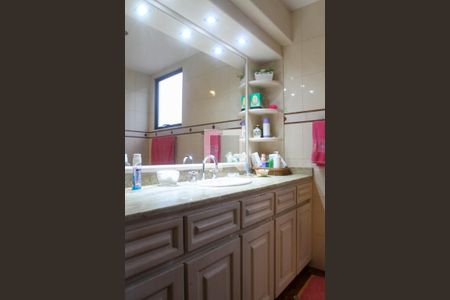 Casa à venda com 286m², 3 quartos e 2 vagas Casa à venda com 286m², 3 quartos e 2 vagasBanheiro do Quarto 3 - Suíte