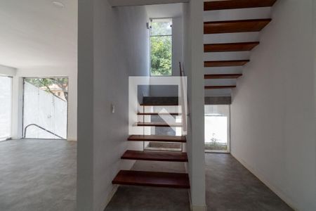 Casa para alugar com 4 quartos, 180m² em Jardim Peri Peri, São Paulo