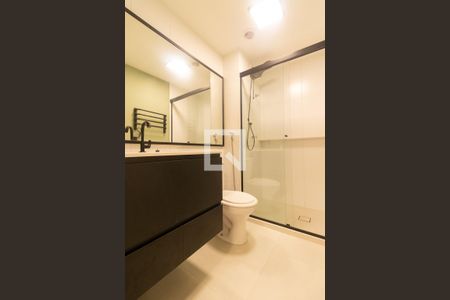 Banheiro  de kitnet/studio para alugar com 1 quarto, 25m² em Pinheiros, São Paulo